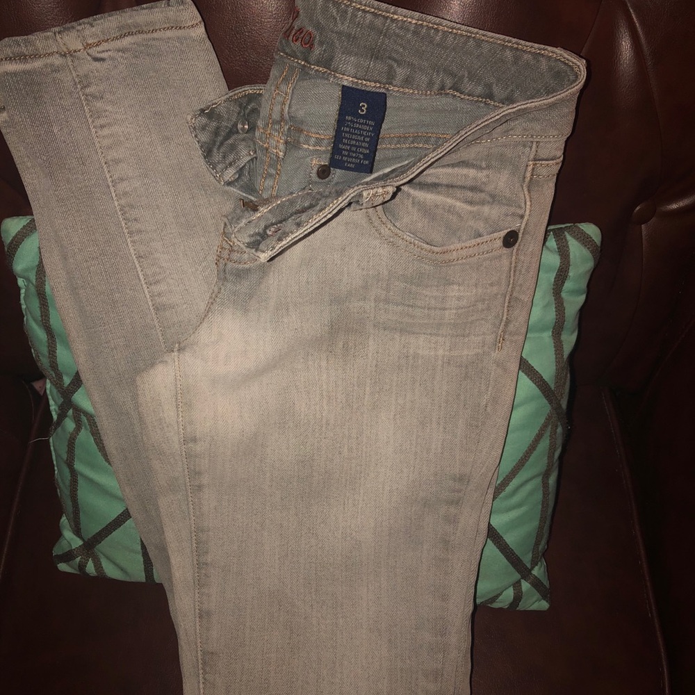 Grey skinny color fashion Jeans size 3 in Juniors
